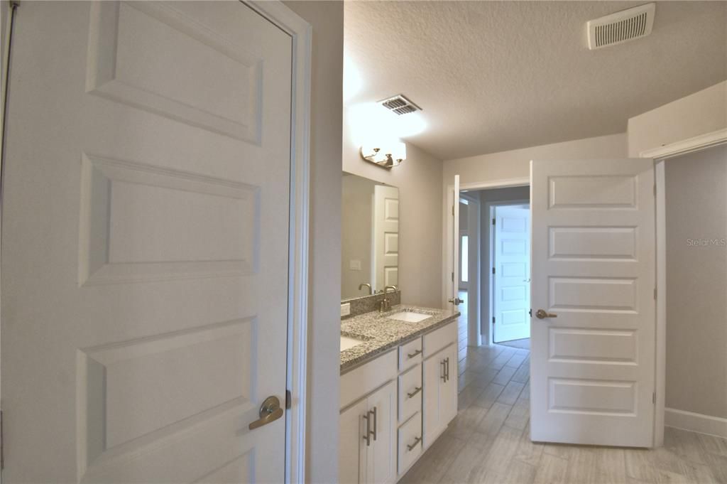 待售: $382,366 (4 贝兹, 3 浴室, 2200 平方英尺)