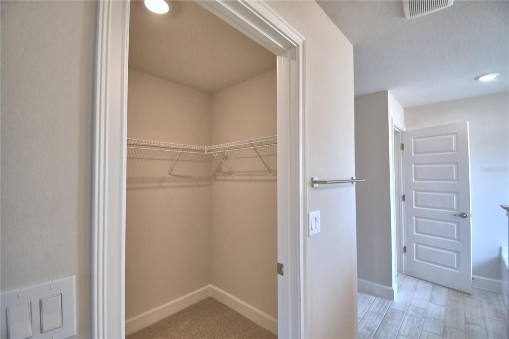 待售: $382,366 (4 贝兹, 3 浴室, 2200 平方英尺)