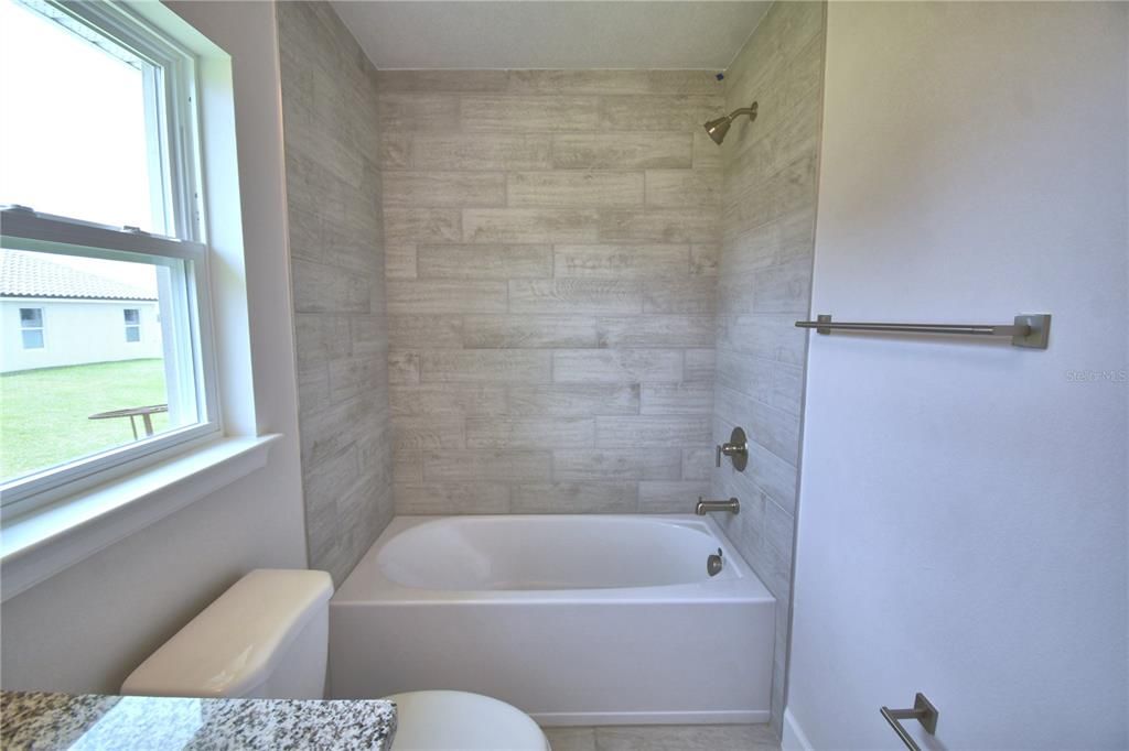 待售: $382,366 (4 贝兹, 3 浴室, 2200 平方英尺)