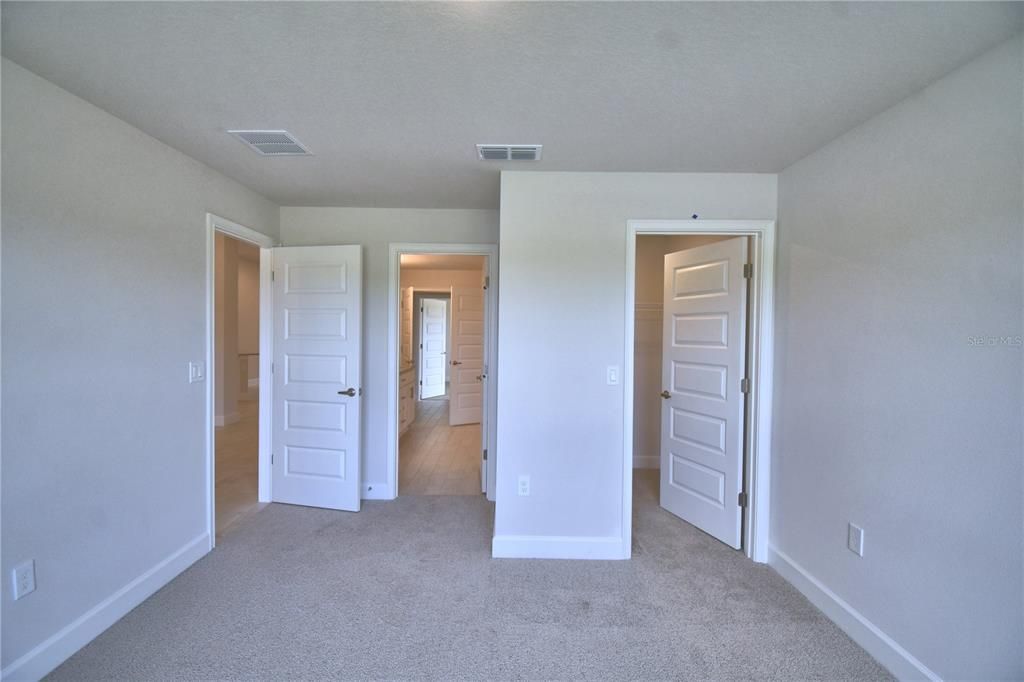 待售: $382,366 (4 贝兹, 3 浴室, 2200 平方英尺)