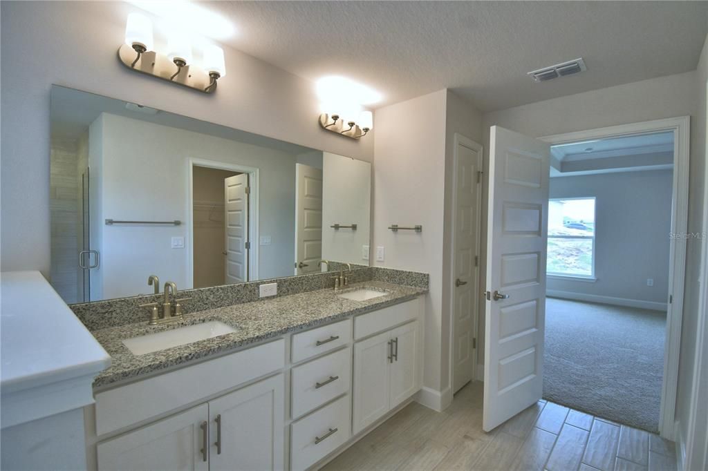 待售: $382,366 (4 贝兹, 3 浴室, 2200 平方英尺)