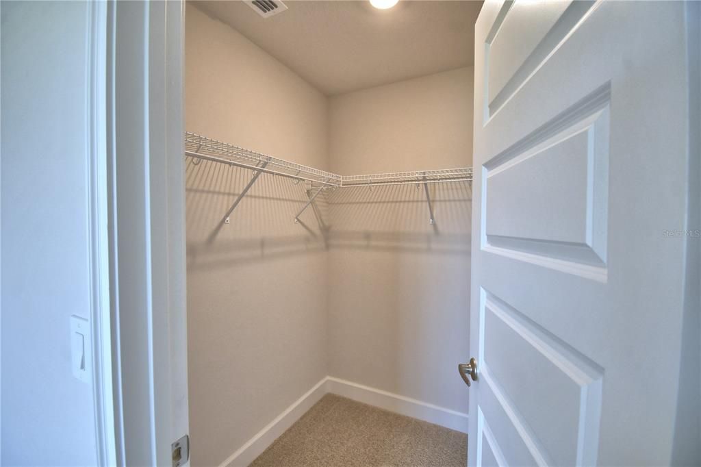 待售: $382,366 (4 贝兹, 3 浴室, 2200 平方英尺)