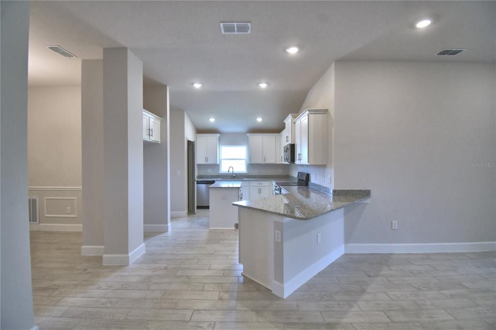 待售: $382,366 (4 贝兹, 3 浴室, 2200 平方英尺)