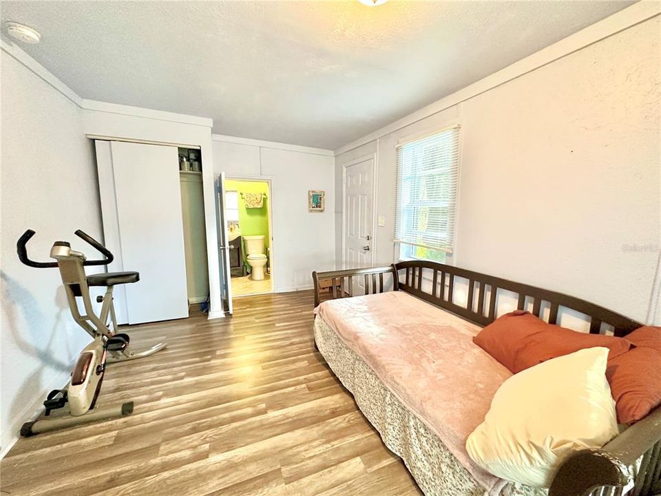 En Venta: $325,000 (3 camas, 2 baños, 1064 Pies cuadrados)