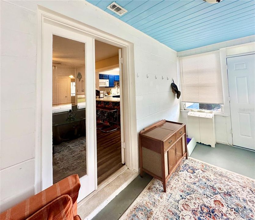 En Venta: $325,000 (3 camas, 2 baños, 1064 Pies cuadrados)