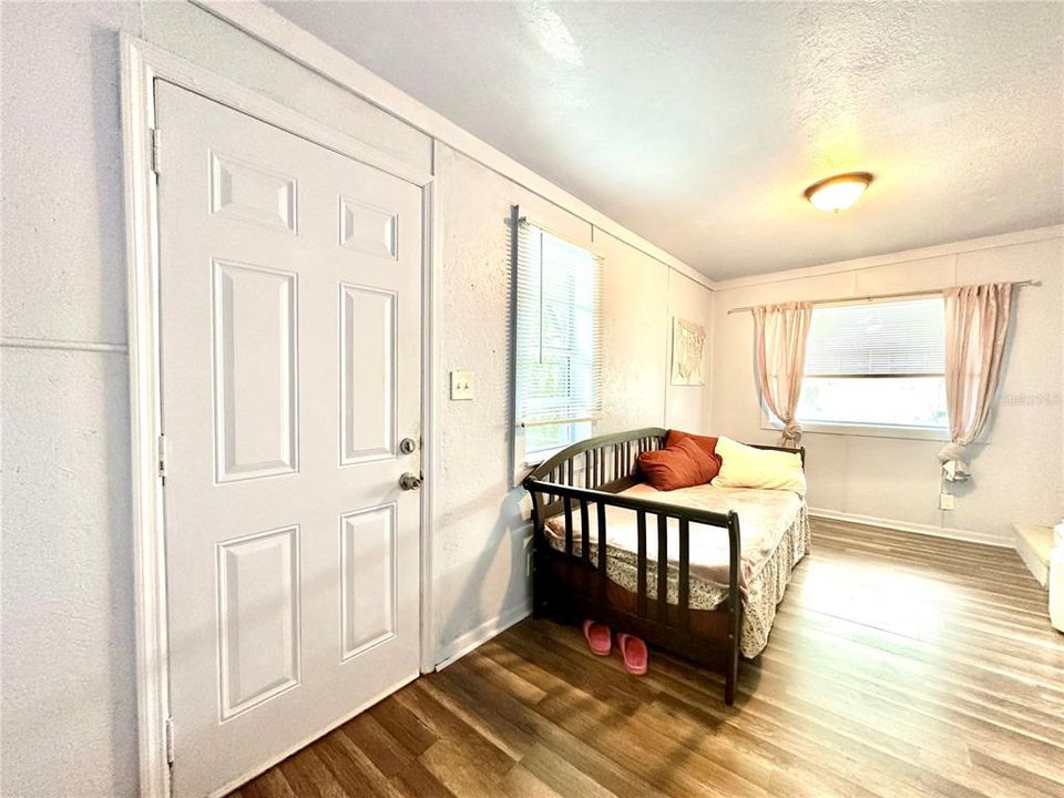 En Venta: $325,000 (3 camas, 2 baños, 1064 Pies cuadrados)