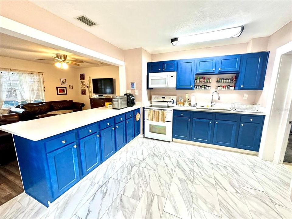 En Venta: $325,000 (3 camas, 2 baños, 1064 Pies cuadrados)