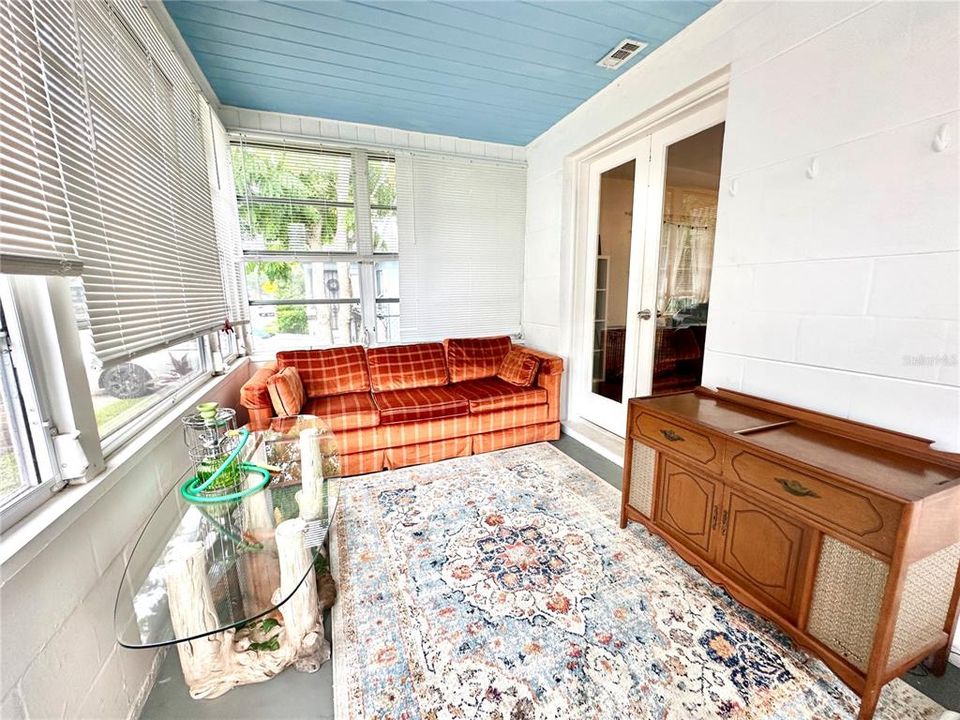 En Venta: $325,000 (3 camas, 2 baños, 1064 Pies cuadrados)