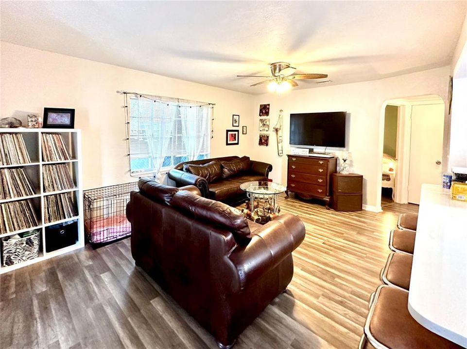 En Venta: $325,000 (3 camas, 2 baños, 1064 Pies cuadrados)