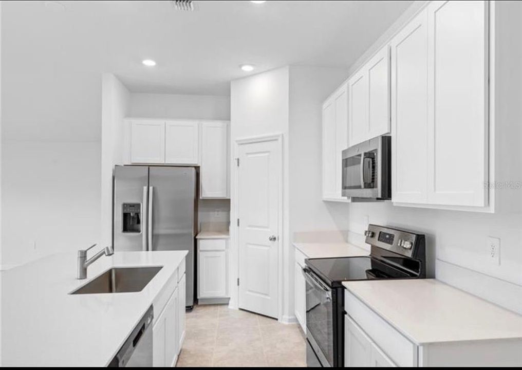 出租: $2,200 (3 贝兹, 2 浴室, 1555 平方英尺)