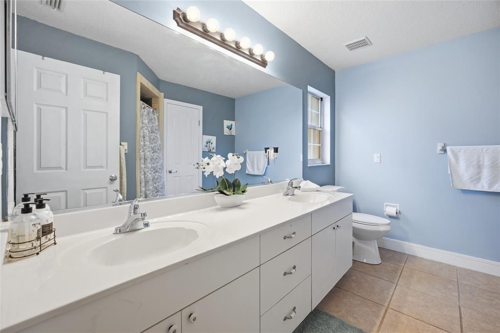 For Rent: $1,800 (3 beds, 2 baths, 1406 Square Feet)