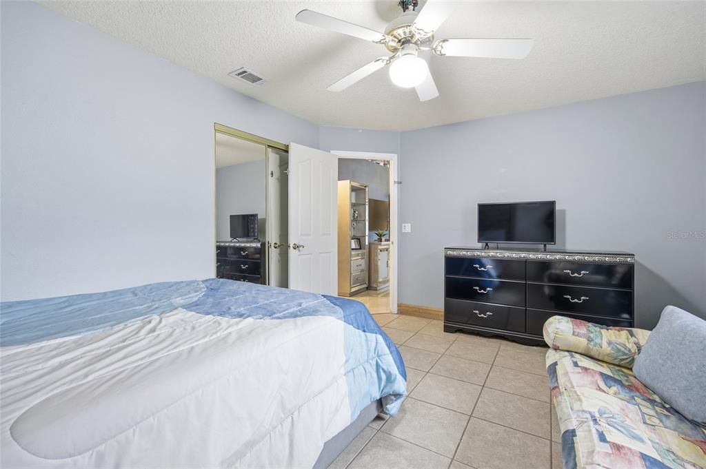 For Rent: $1,800 (3 beds, 2 baths, 1406 Square Feet)