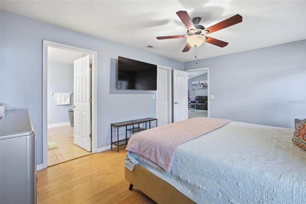 For Rent: $1,800 (3 beds, 2 baths, 1406 Square Feet)