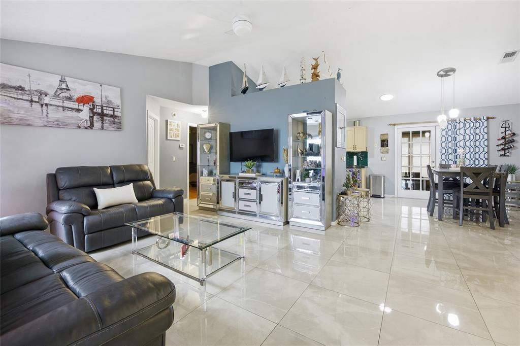 For Rent: $1,800 (3 beds, 2 baths, 1406 Square Feet)