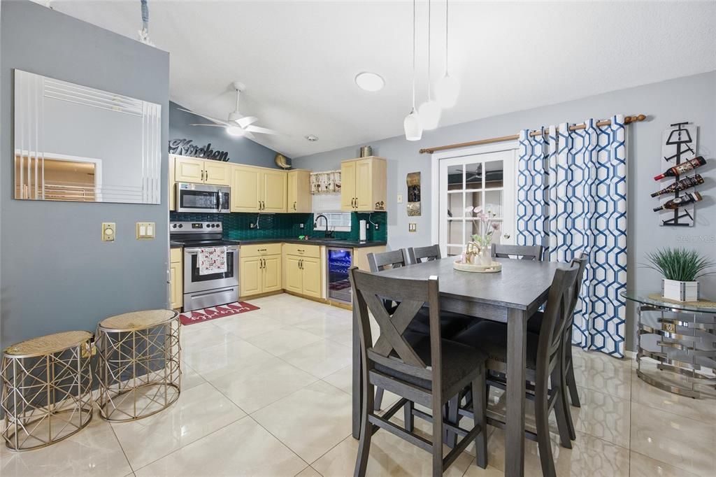 For Rent: $1,800 (3 beds, 2 baths, 1406 Square Feet)