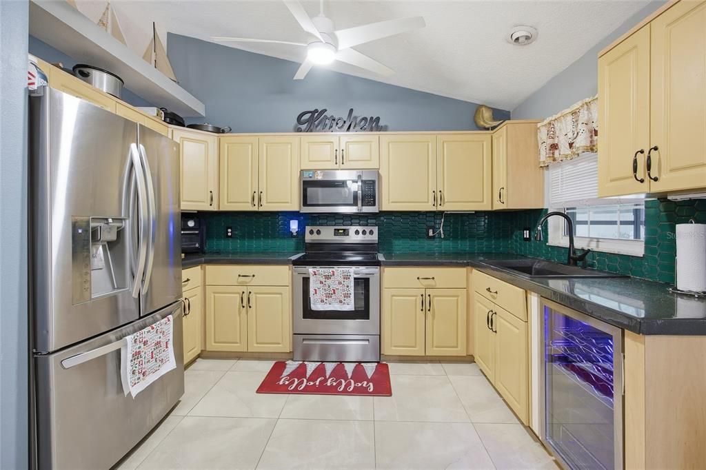 For Rent: $1,800 (3 beds, 2 baths, 1406 Square Feet)