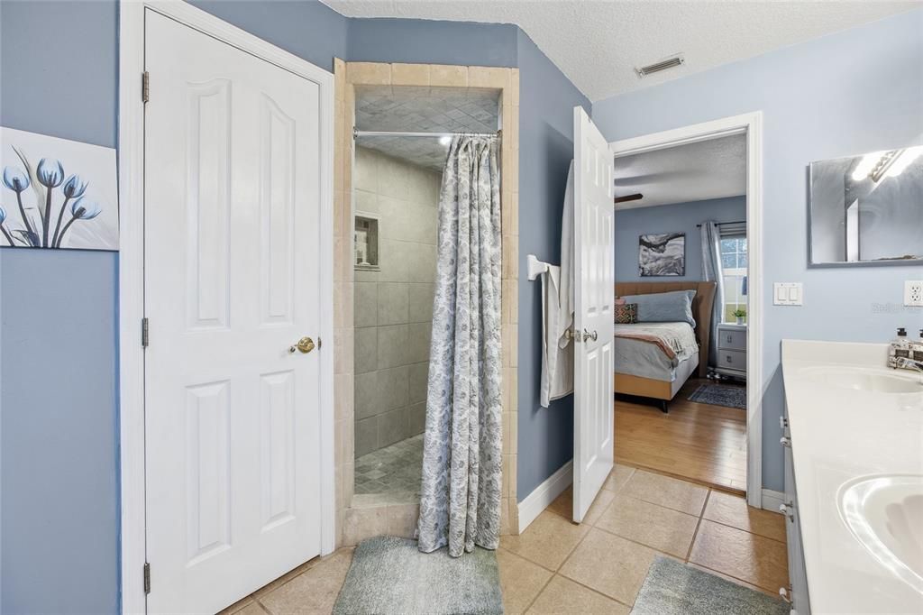 For Rent: $1,800 (3 beds, 2 baths, 1406 Square Feet)