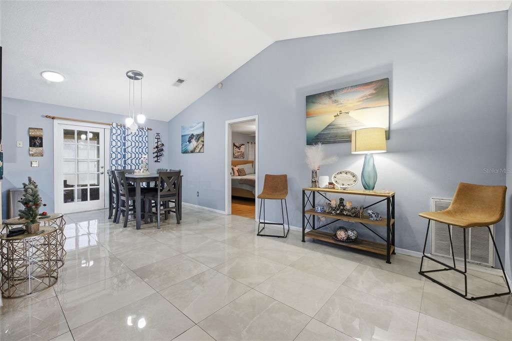 For Rent: $1,800 (3 beds, 2 baths, 1406 Square Feet)