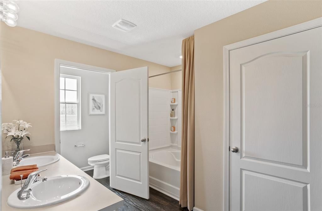 For Sale: $387,990 (5 beds, 3 baths, 2499 Square Feet)