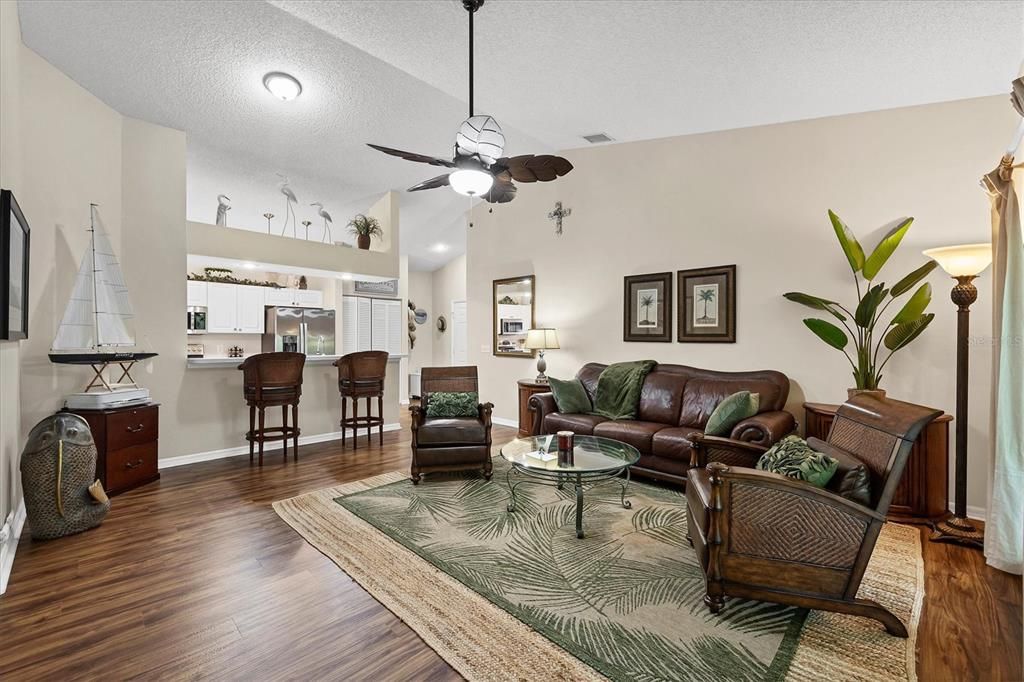 待售: $289,900 (2 贝兹, 2 浴室, 1212 平方英尺)