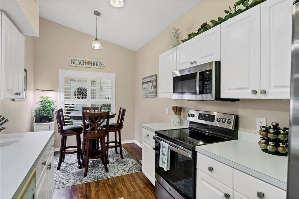 待售: $289,900 (2 贝兹, 2 浴室, 1212 平方英尺)