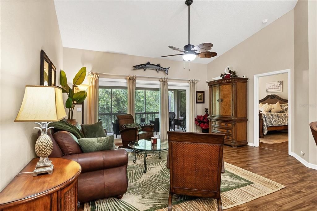 待售: $289,900 (2 贝兹, 2 浴室, 1212 平方英尺)