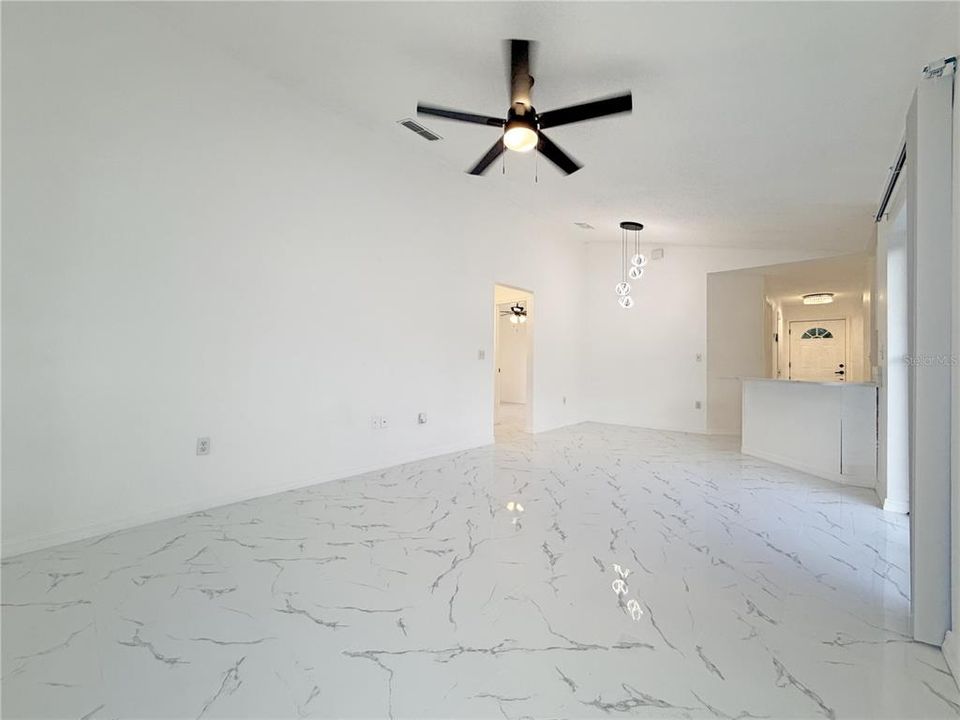 En Venta: $354,990 (3 camas, 2 baños, 1403 Pies cuadrados)