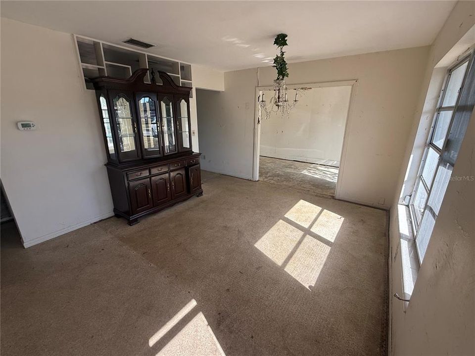 For Sale: $225,000 (3 beds, 2 baths, 1296 Square Feet)