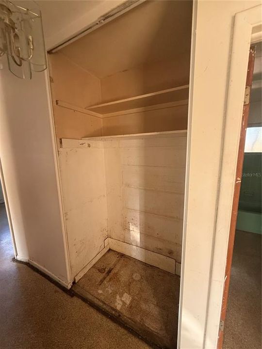 For Sale: $225,000 (3 beds, 2 baths, 1296 Square Feet)