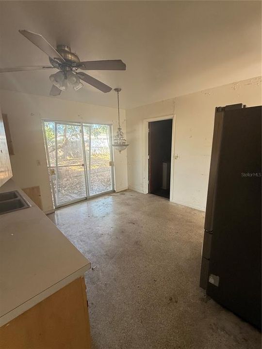 For Sale: $225,000 (3 beds, 2 baths, 1296 Square Feet)