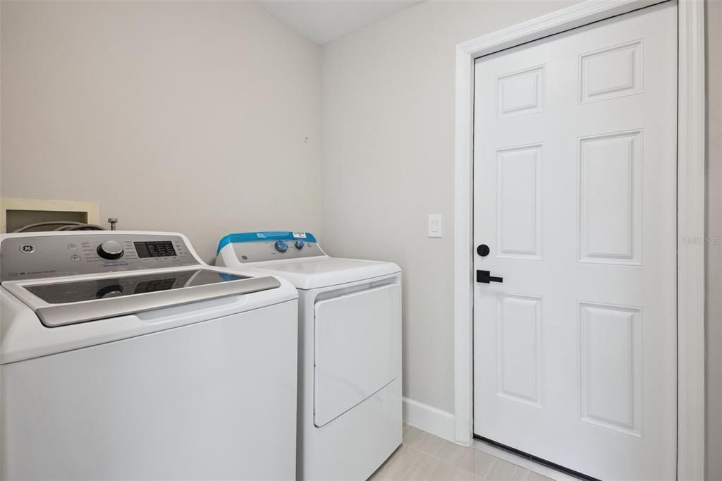 For Sale: $697,000 (4 beds, 3 baths, 2319 Square Feet)