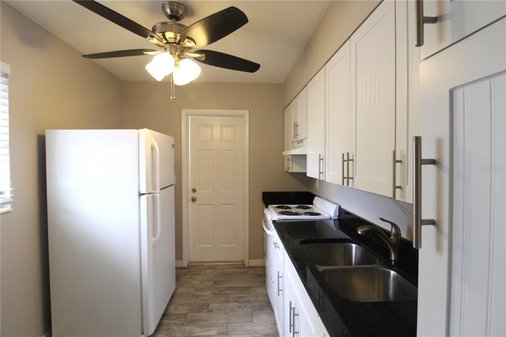 出租: $1,600 (2 贝兹, 1 浴室, 645 平方英尺)