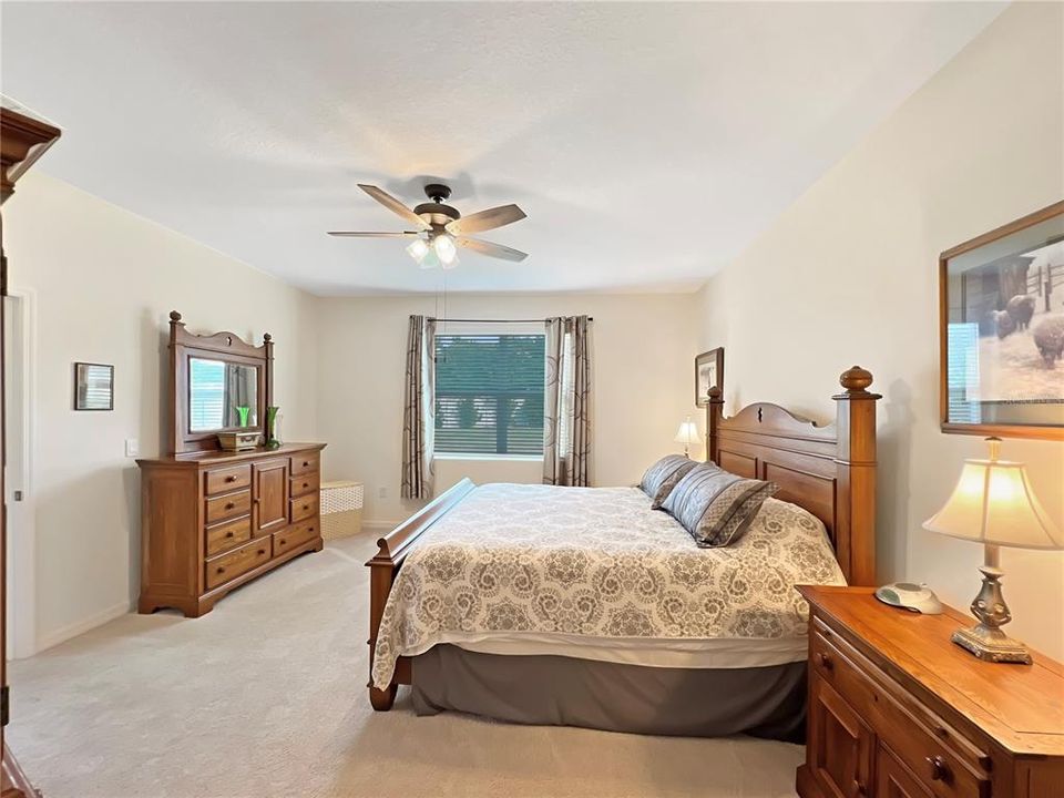 待售: $349,000 (4 贝兹, 2 浴室, 2039 平方英尺)