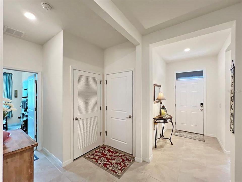 待售: $349,000 (4 贝兹, 2 浴室, 2039 平方英尺)