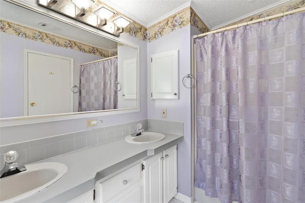 待售: $174,900 (2 贝兹, 2 浴室, 1452 平方英尺)