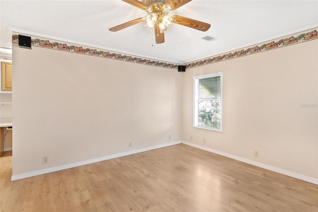 待售: $174,900 (2 贝兹, 2 浴室, 1452 平方英尺)