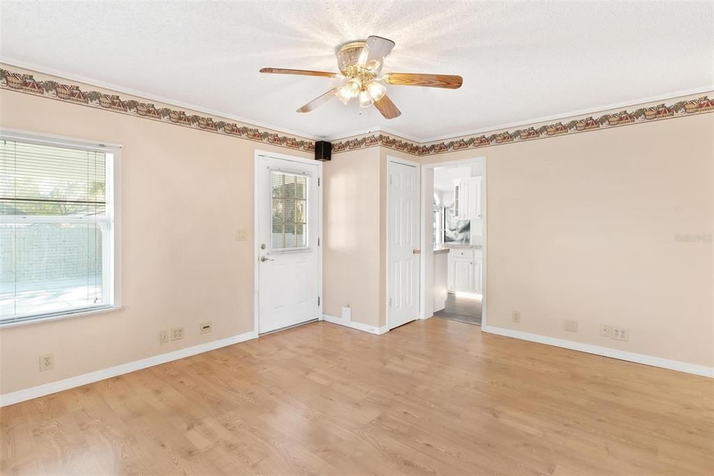 待售: $174,900 (2 贝兹, 2 浴室, 1452 平方英尺)