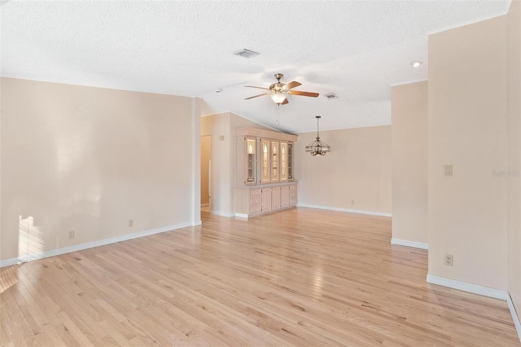 待售: $174,900 (2 贝兹, 2 浴室, 1452 平方英尺)