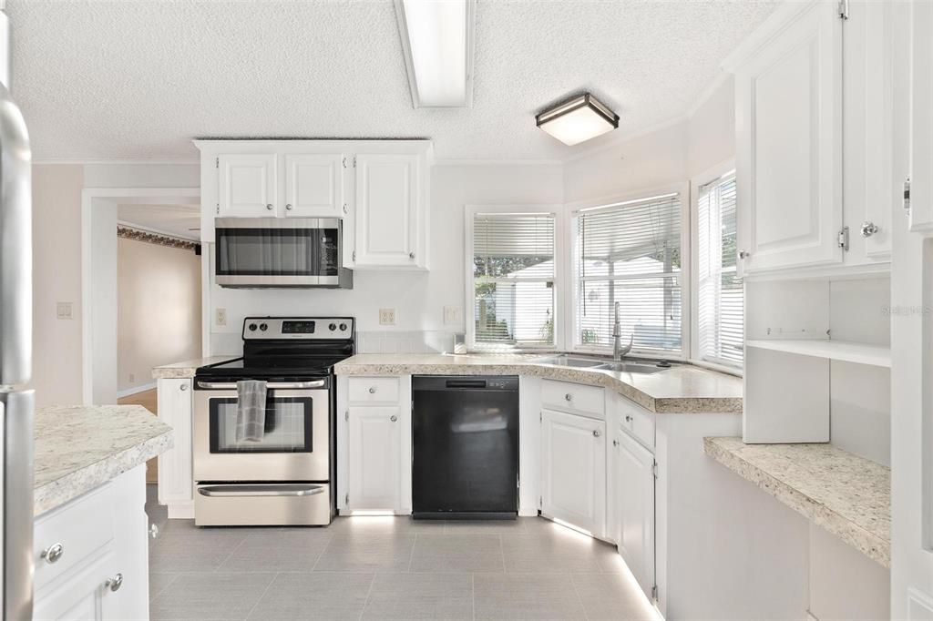 待售: $174,900 (2 贝兹, 2 浴室, 1452 平方英尺)