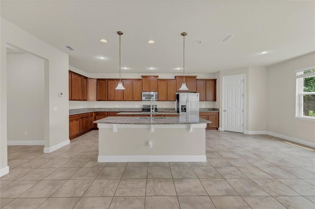 For Rent: $3,500 (3 beds, 2 baths, 3015 Square Feet)