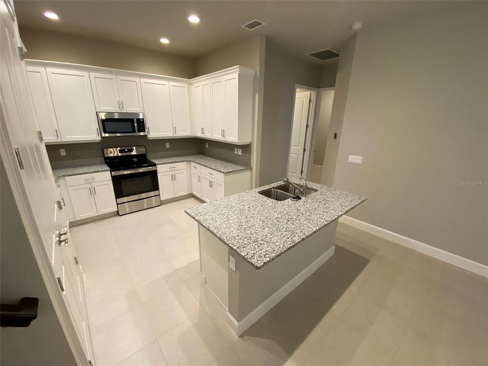 出租: $2,900 (3 贝兹, 3 浴室, 2137 平方英尺)