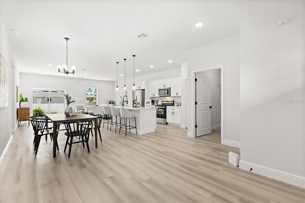 В аренду: $2,200 (3 спален, 2 ванн, 1833 Квадратных фут)