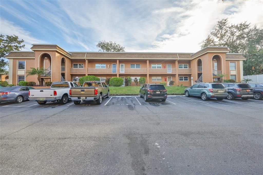 For Sale: $134,900 (1 beds, 1 baths, 747 Square Feet)