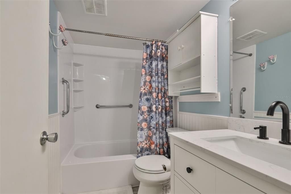 For Sale: $134,900 (1 beds, 1 baths, 747 Square Feet)