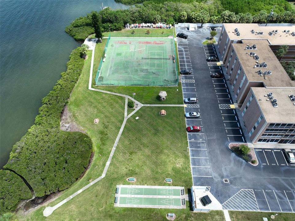 For Sale: $134,900 (1 beds, 1 baths, 747 Square Feet)