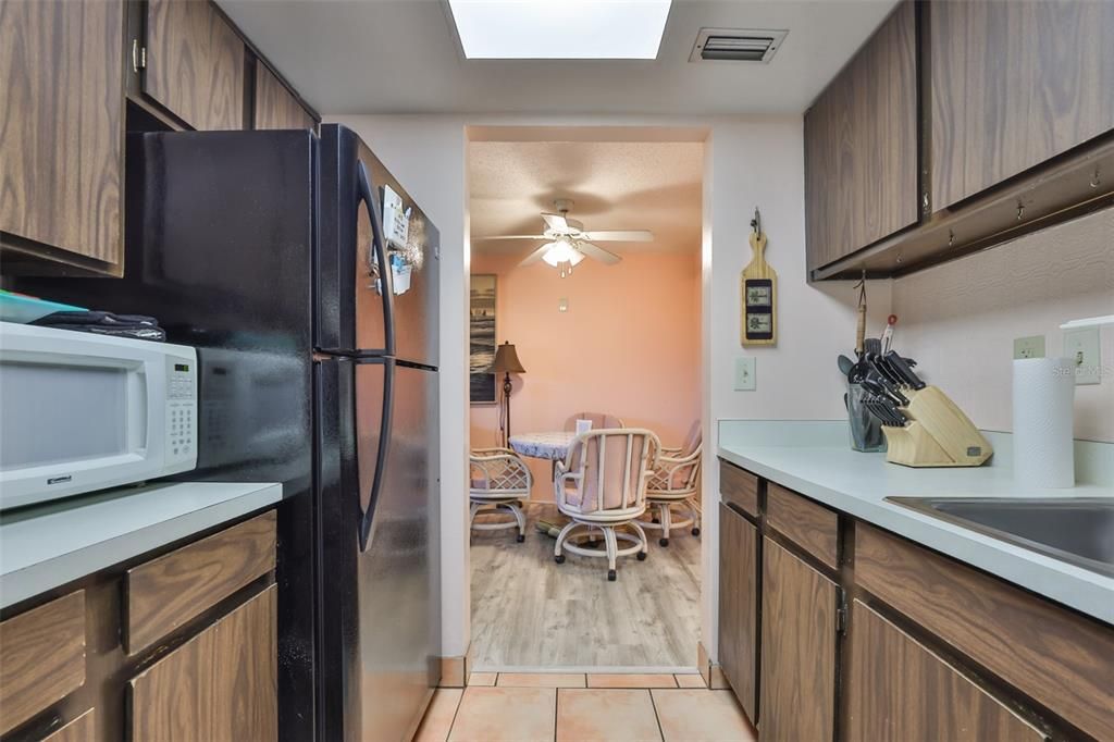 For Sale: $134,900 (1 beds, 1 baths, 747 Square Feet)