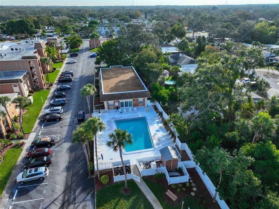 For Sale: $134,900 (1 beds, 1 baths, 747 Square Feet)