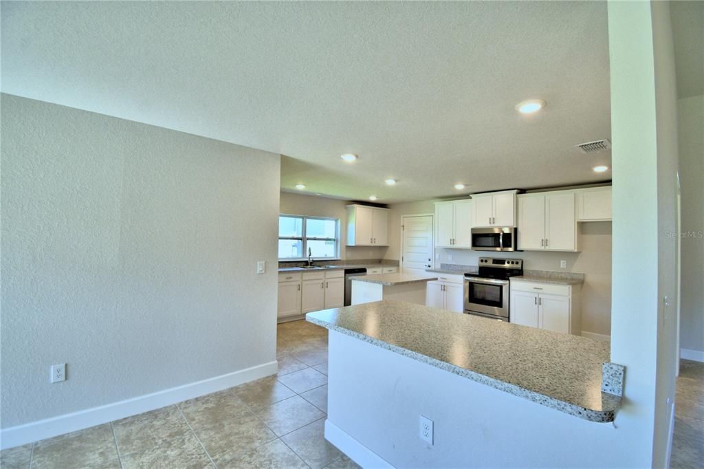 待售: $425,403 (4 贝兹, 3 浴室, 3000 平方英尺)