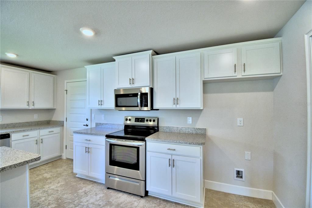 待售: $425,403 (4 贝兹, 3 浴室, 3000 平方英尺)