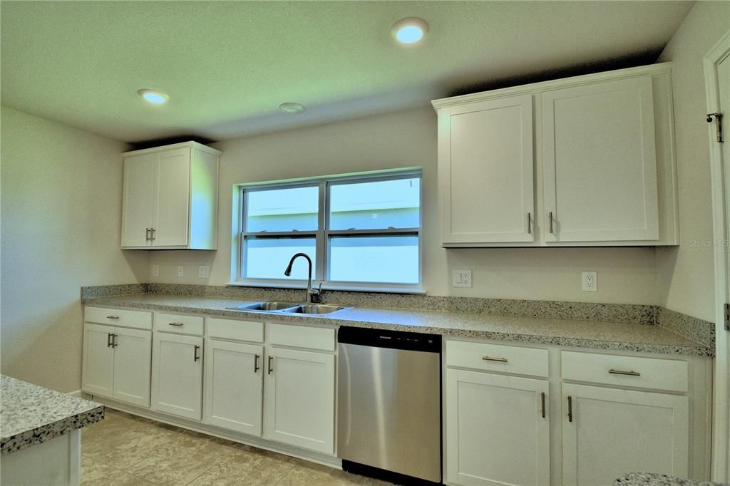 待售: $425,403 (4 贝兹, 3 浴室, 3000 平方英尺)